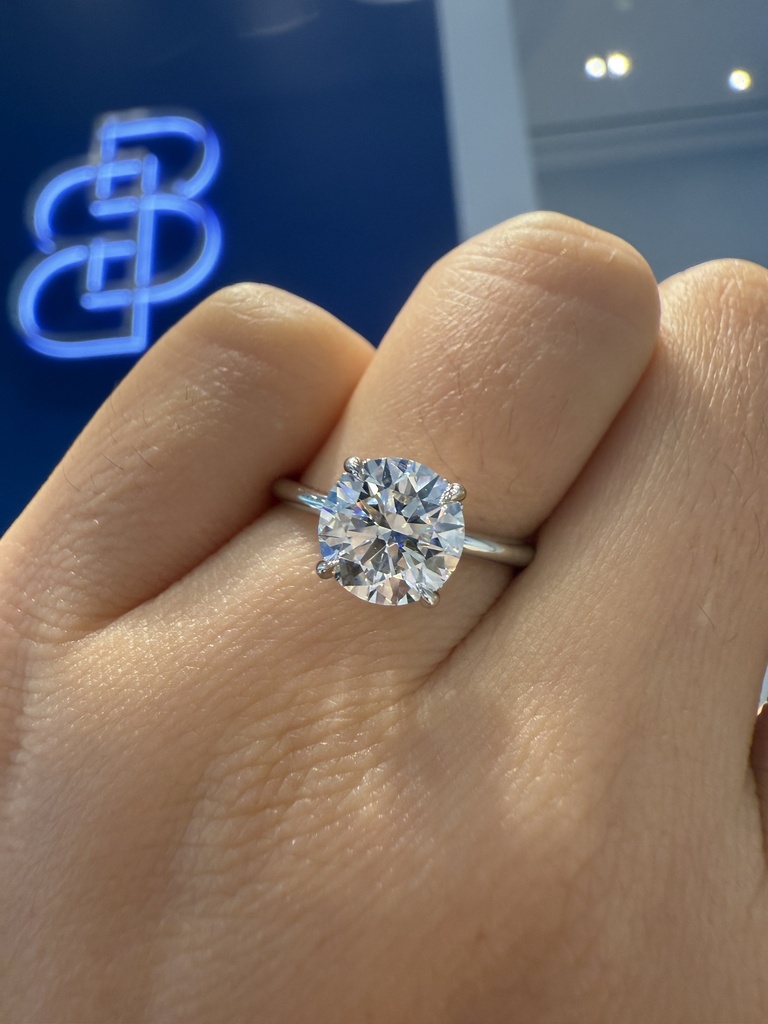 Luminous Halo Timeless Trendsetter Round Lab-Grown Diamond Ring